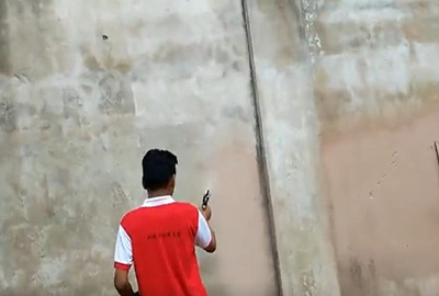  多功能?chē)娡繖C(jī)真石漆材料工地施工演示